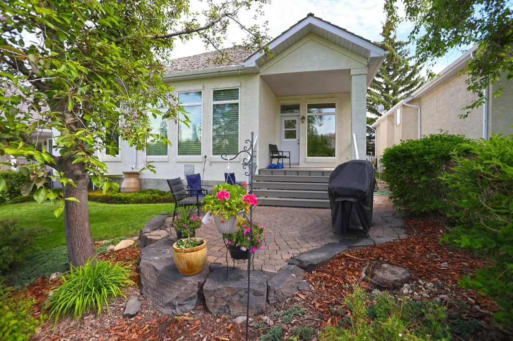 15 Hampstead Rise NW Calgary AB T3A 6B4