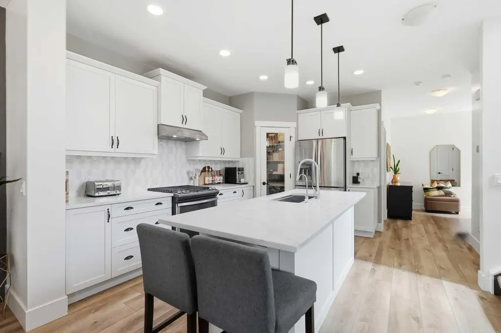 245 Cimarron Vista Way Okotoks AB T1S 1L5