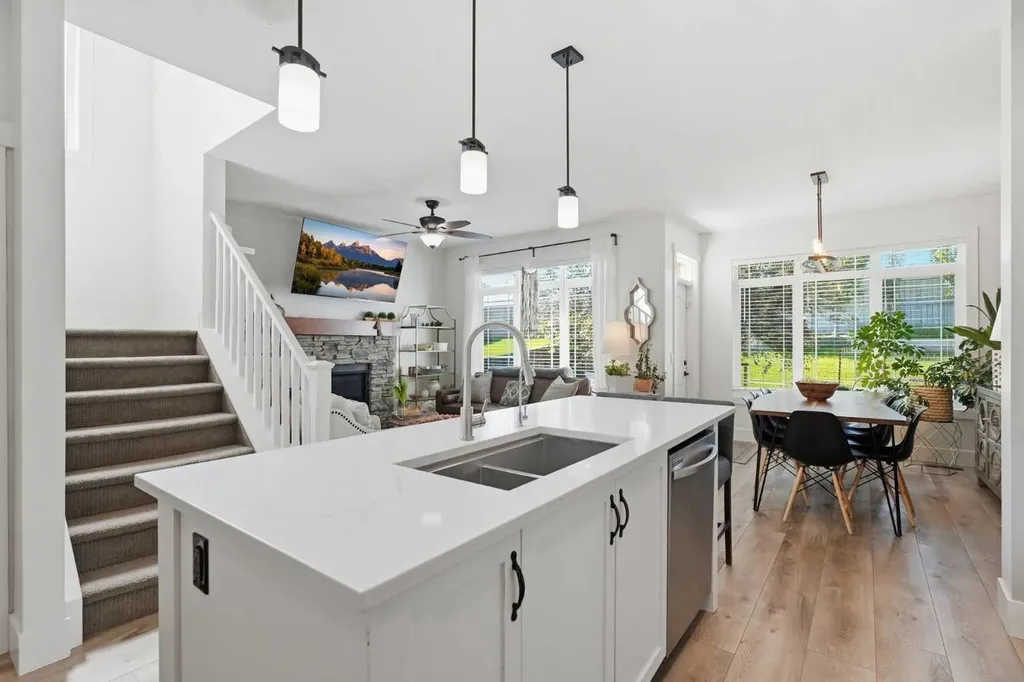 245 Cimarron Vista Way Okotoks AB T1S 1L5