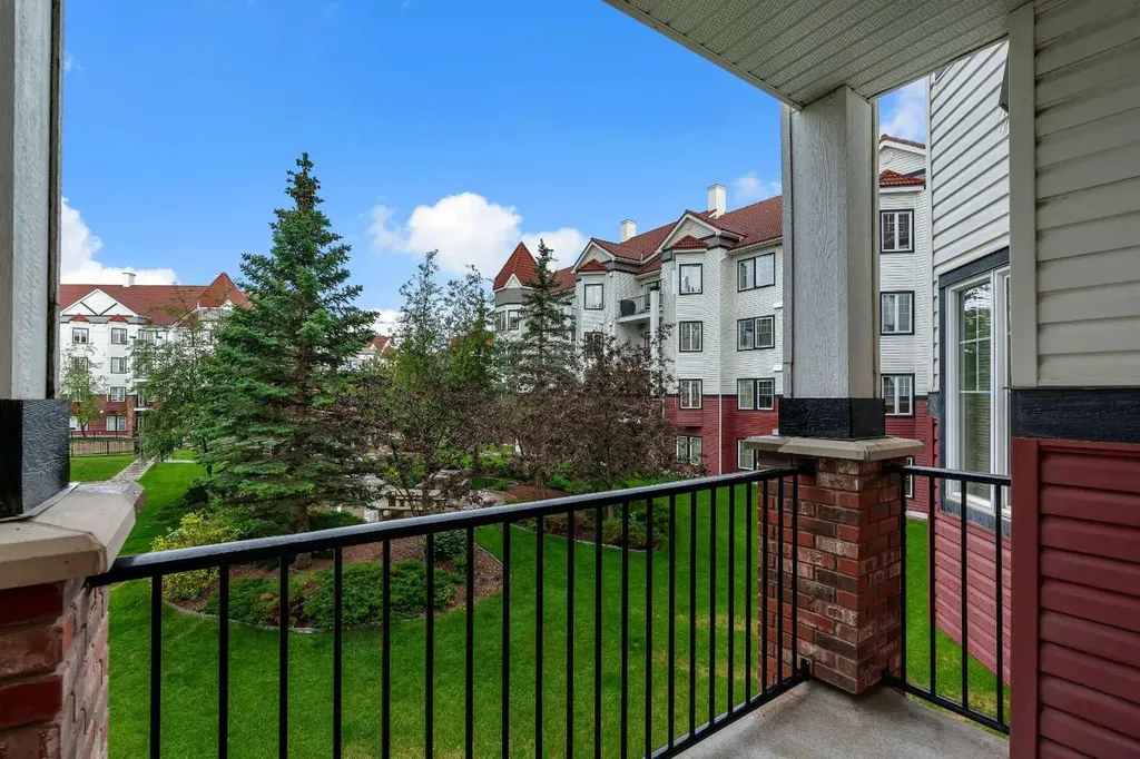 30 Royal Oak Plaza NW Calgary AB T3G 0C1