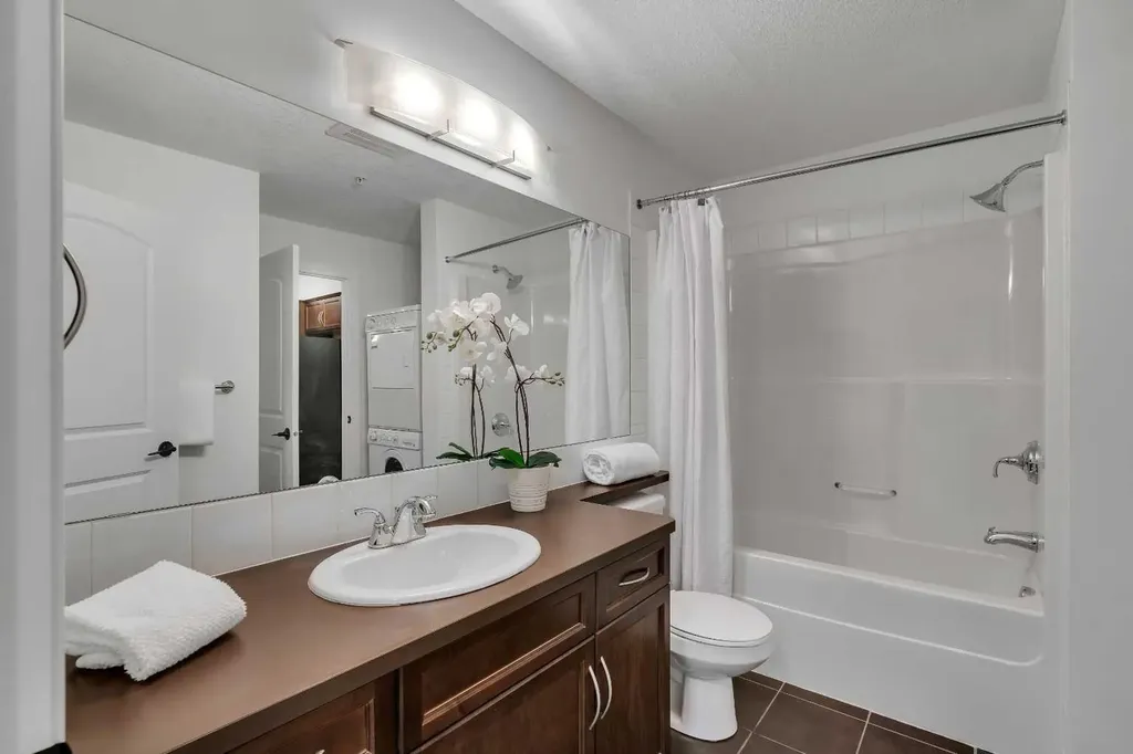 30 Royal Oak Plaza NW Calgary AB T3G 0C1