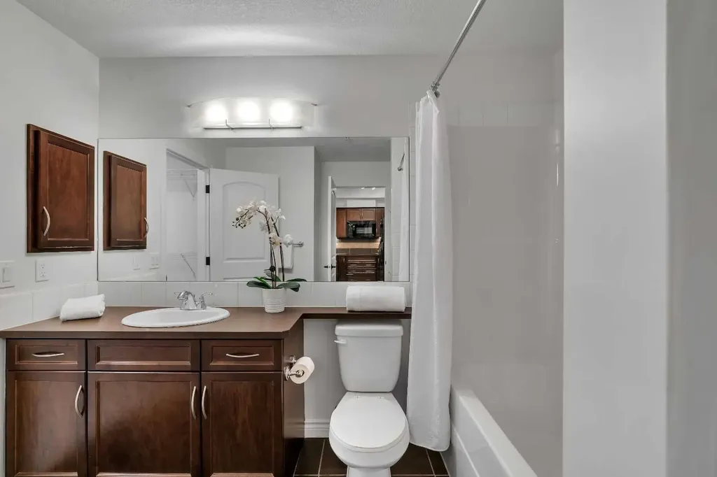 30 Royal Oak Plaza NW Calgary AB T3G 0C1