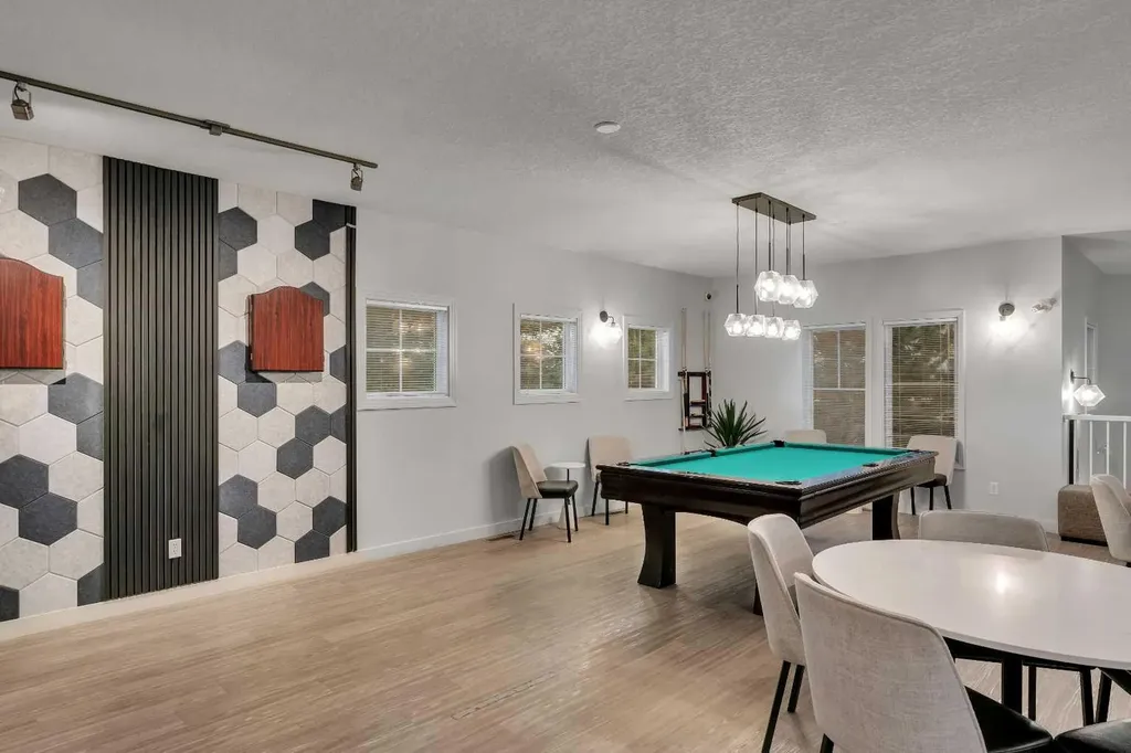 30 Royal Oak Plaza NW Calgary AB T3G 0C1