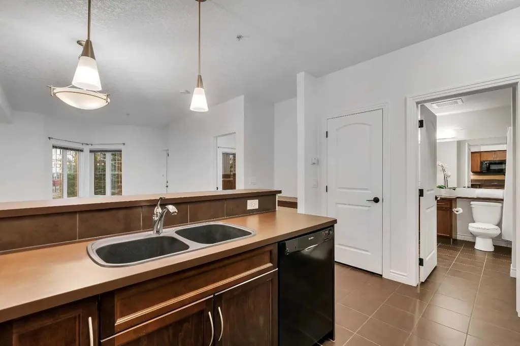 30 Royal Oak Plaza NW Calgary AB T3G 0C1
