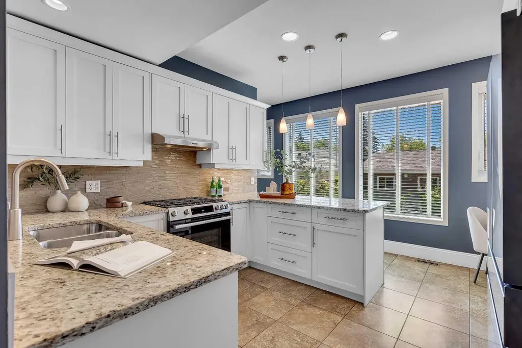 2215 3 Avenue NW Calgary AB T2N0K7