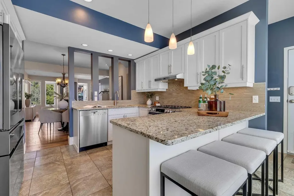 2215 3 Avenue NW Calgary AB T2N0K7