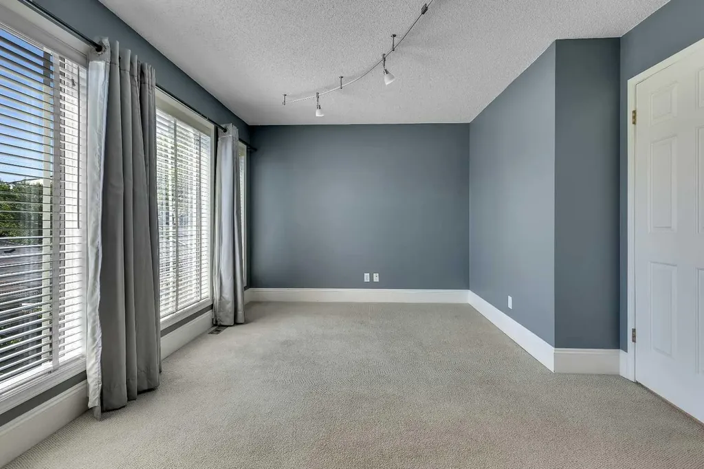 2215 3 Avenue NW Calgary AB T2N0K7