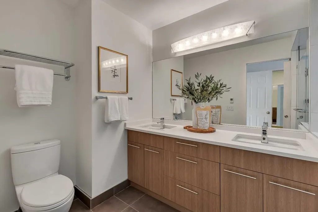 2215 3 Avenue NW Calgary AB T2N0K7