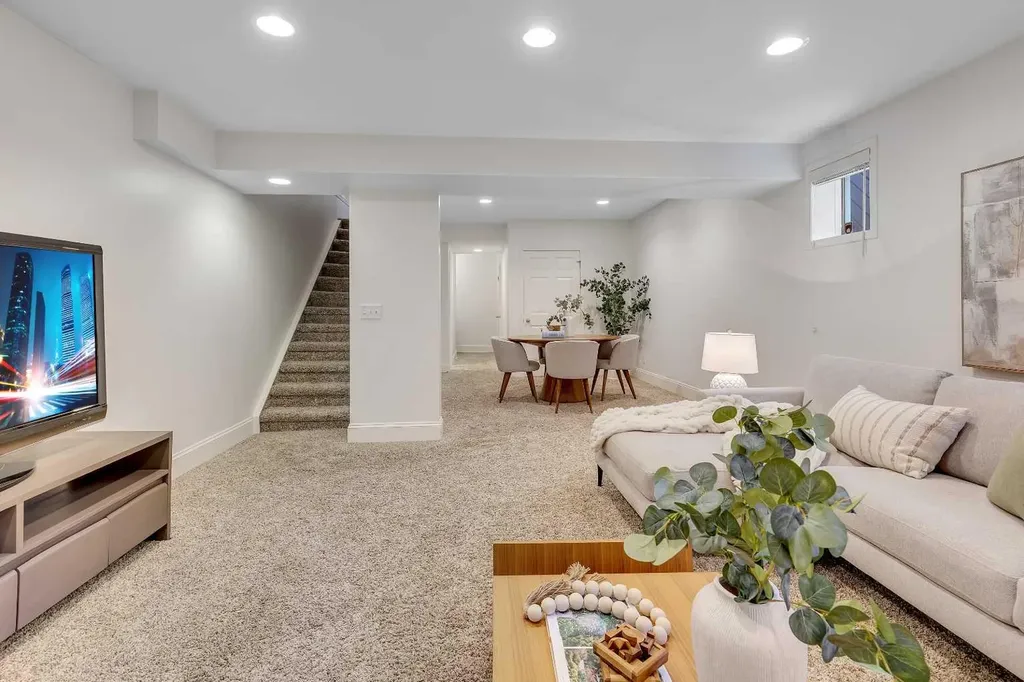 2215 3 Avenue NW Calgary AB T2N0K7