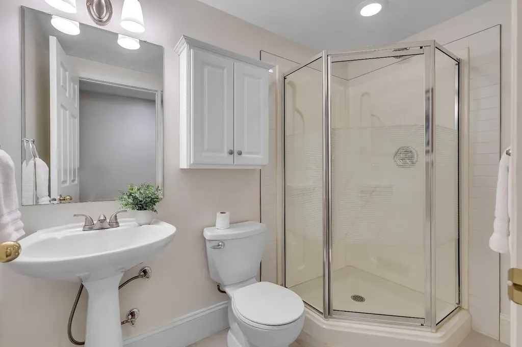 2215 3 Avenue NW Calgary AB T2N0K7