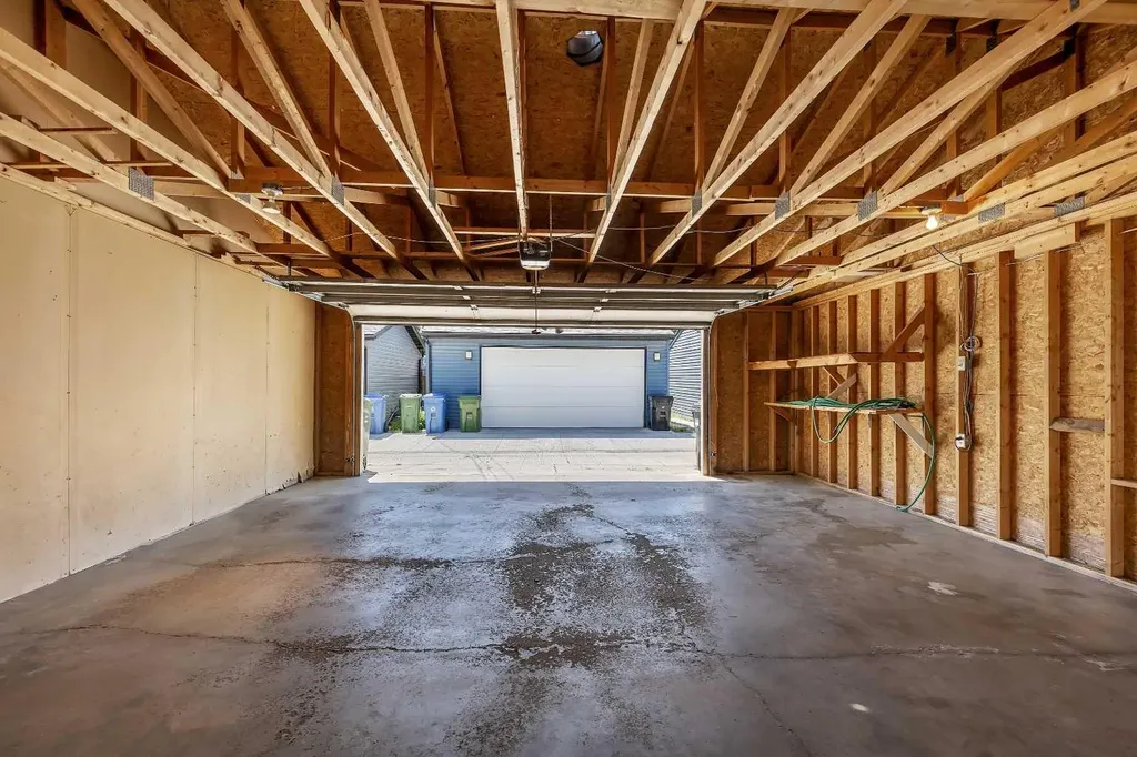 2215 3 Avenue NW Calgary AB T2N0K7
