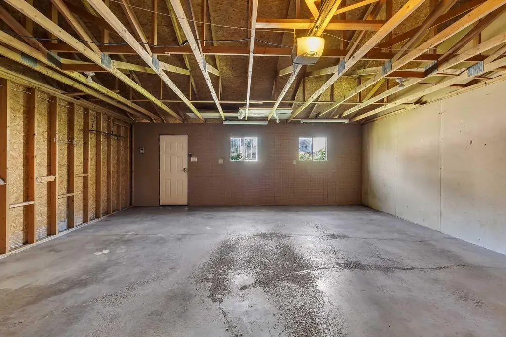 2215 3 Avenue NW Calgary AB T2N0K7