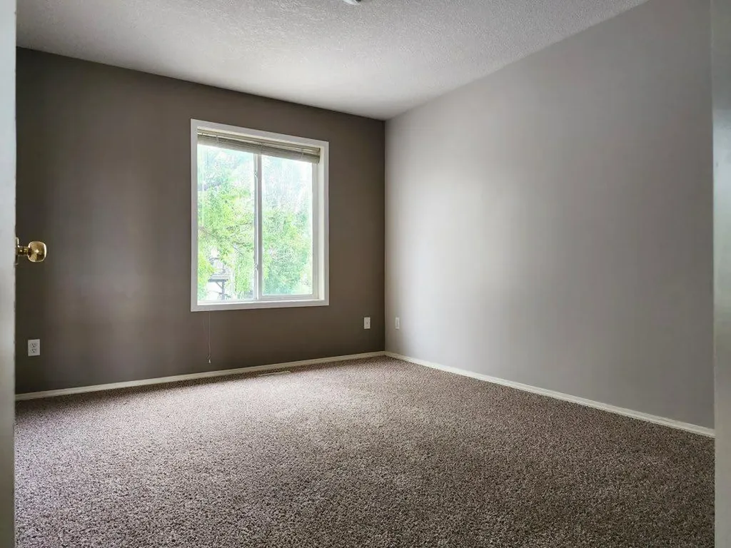 67 Blackfoot Boulevard W Lethbridge AB T1K 7N7