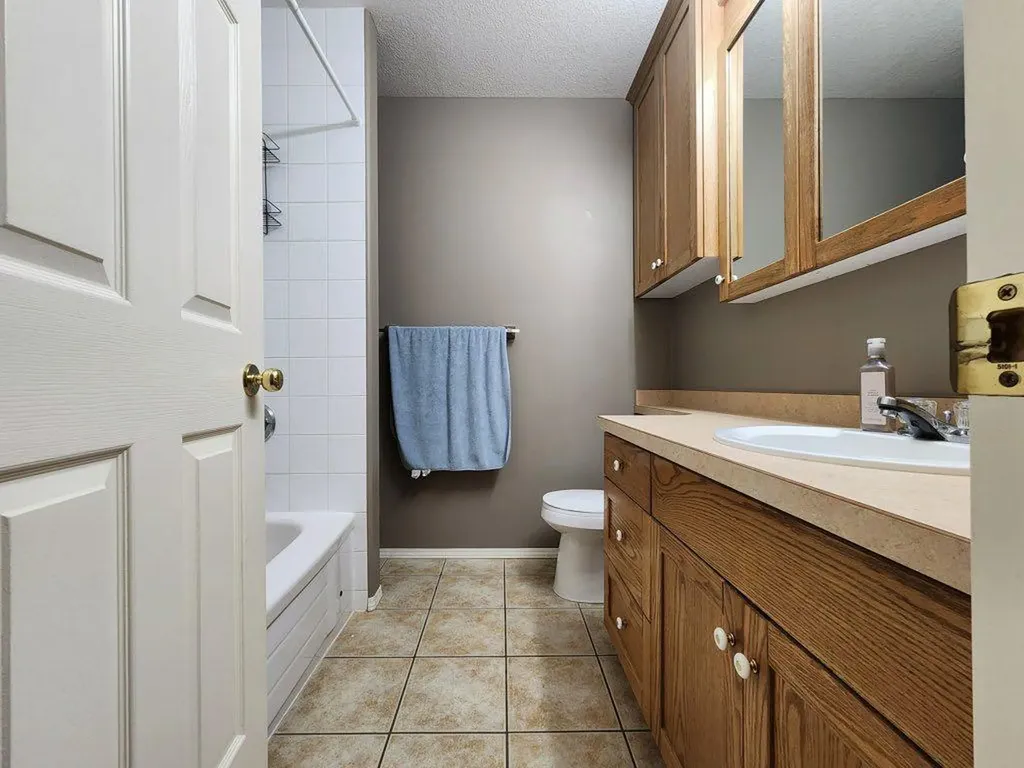 67 Blackfoot Boulevard W Lethbridge AB T1K 7N7