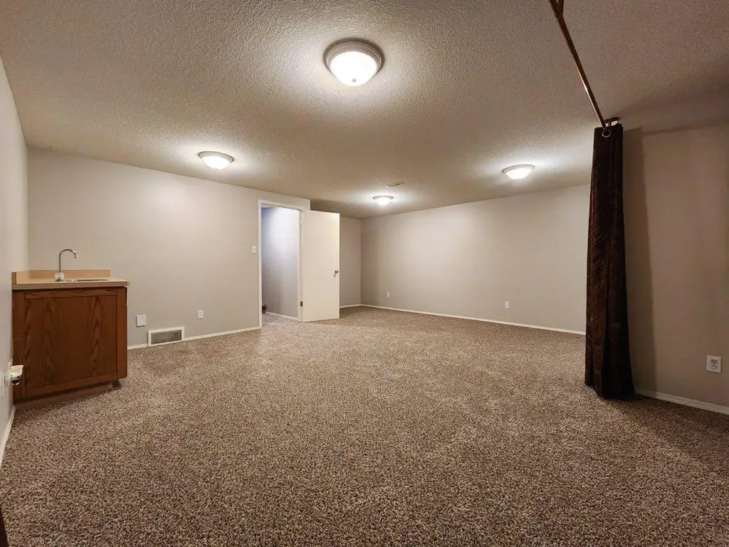 67 Blackfoot Boulevard W Lethbridge AB T1K 7N7
