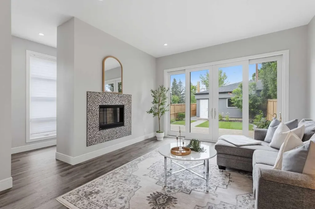 2052 46 Avenue SW Calgary AB T2T 2R9