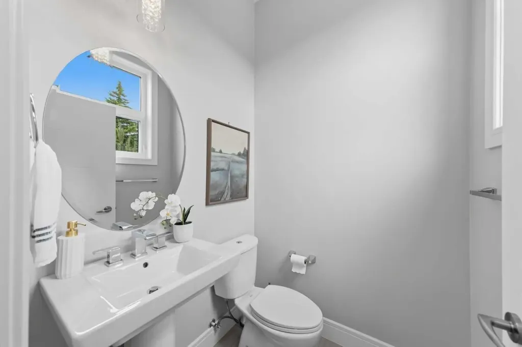 2052 46 Avenue SW Calgary AB T2T 2R9