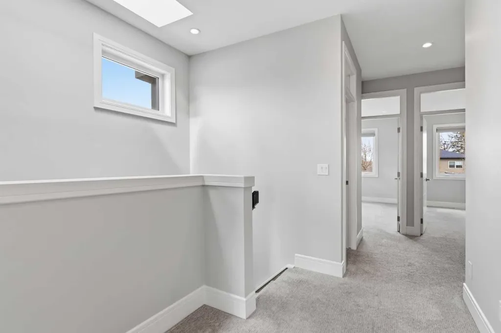 2052 46 Avenue SW Calgary AB T2T 2R9