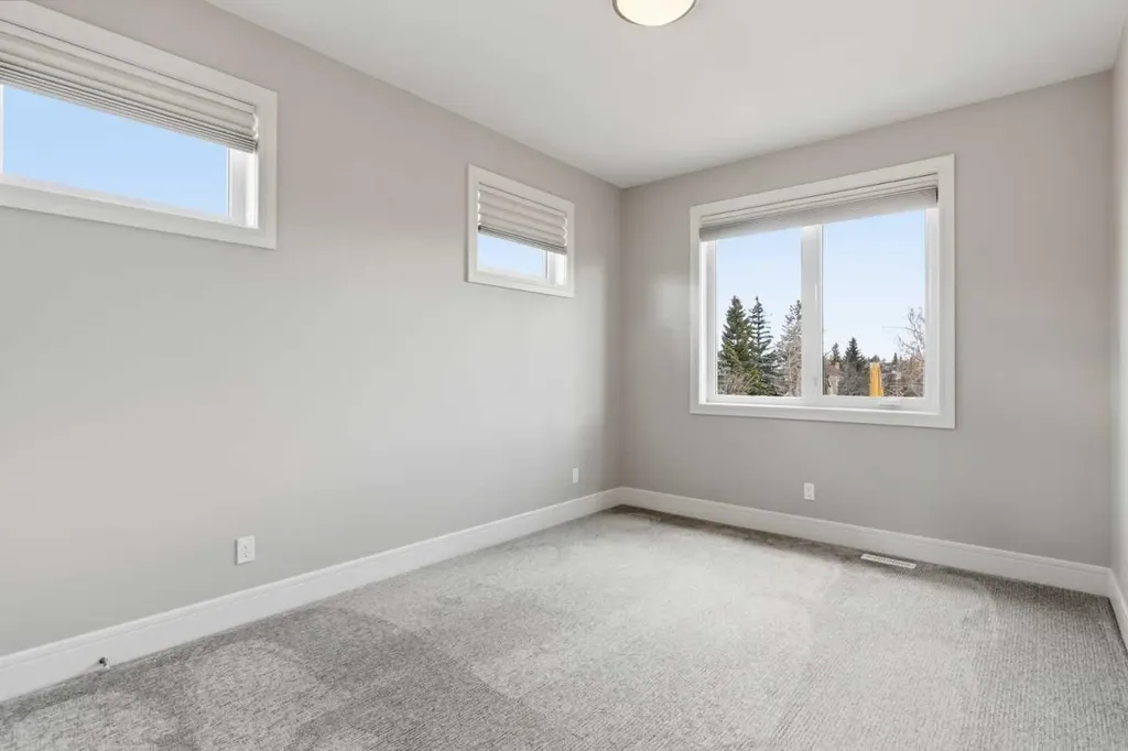 2052 46 Avenue SW Calgary AB T2T 2R9