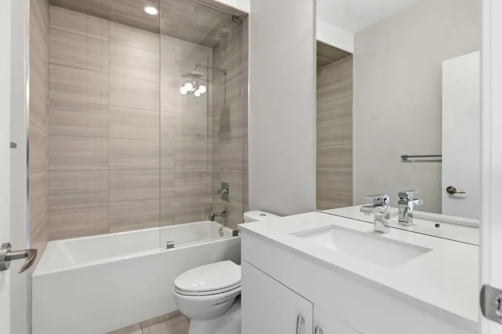 2052 46 Avenue SW Calgary AB T2T 2R9