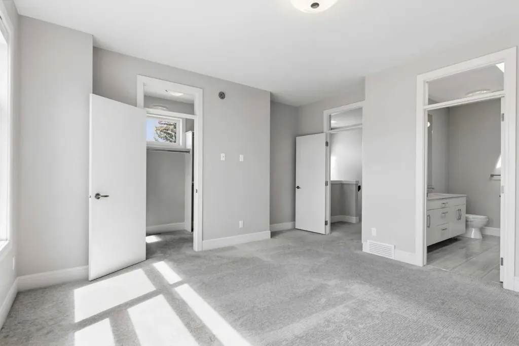 2052 46 Avenue SW Calgary AB T2T 2R9