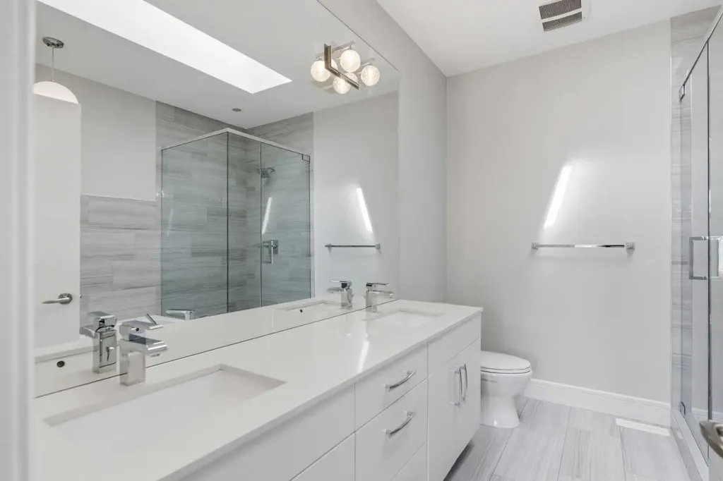 2052 46 Avenue SW Calgary AB T2T 2R9