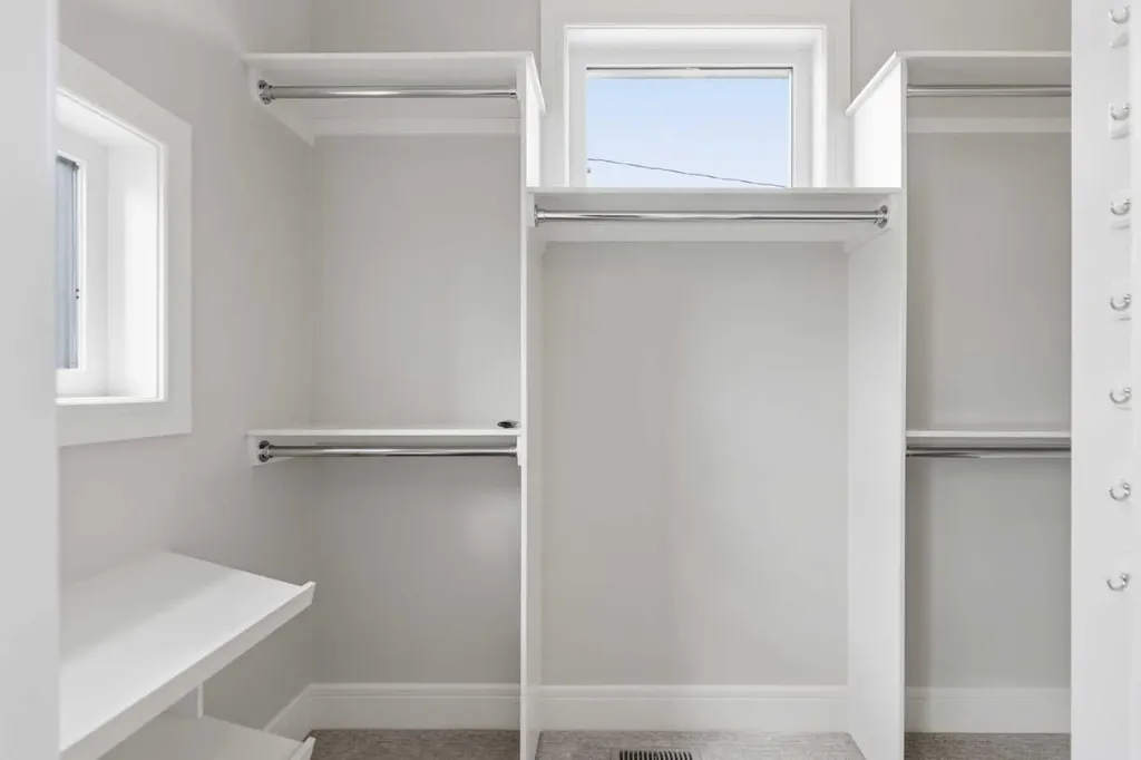 2052 46 Avenue SW Calgary AB T2T 2R9