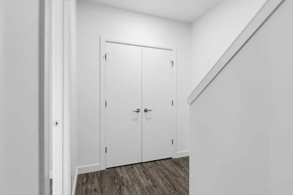 2052 46 Avenue SW Calgary AB T2T 2R9