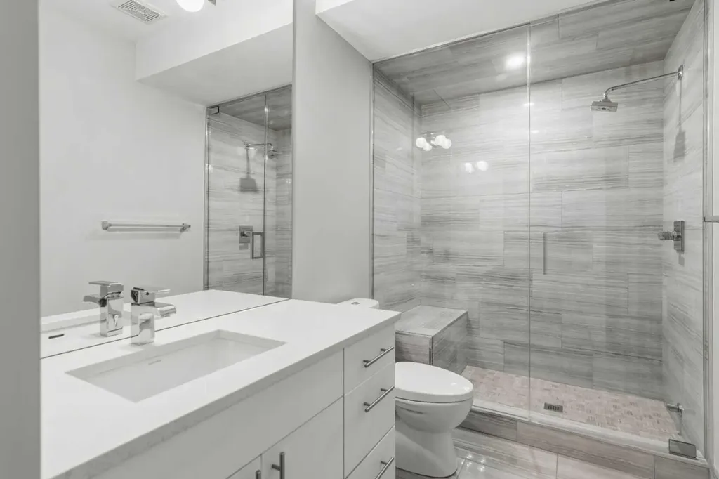 2052 46 Avenue SW Calgary AB T2T 2R9