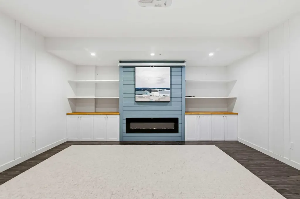 2052 46 Avenue SW Calgary AB T2T 2R9
