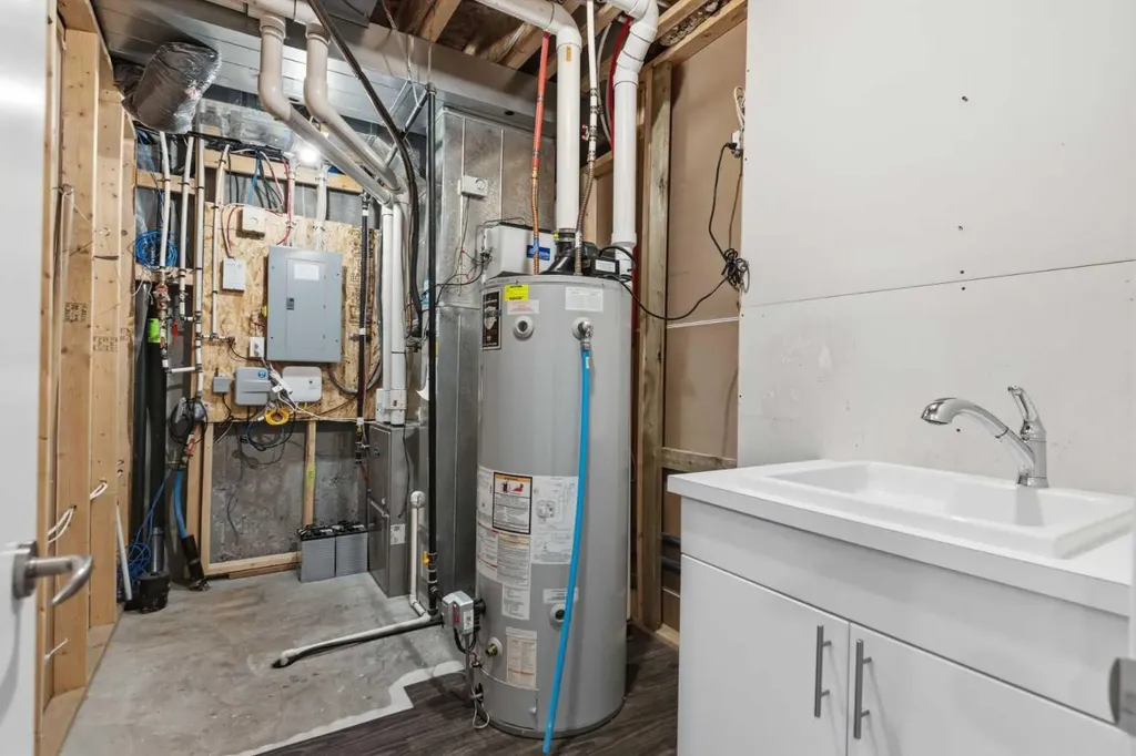2052 46 Avenue SW Calgary AB T2T 2R9