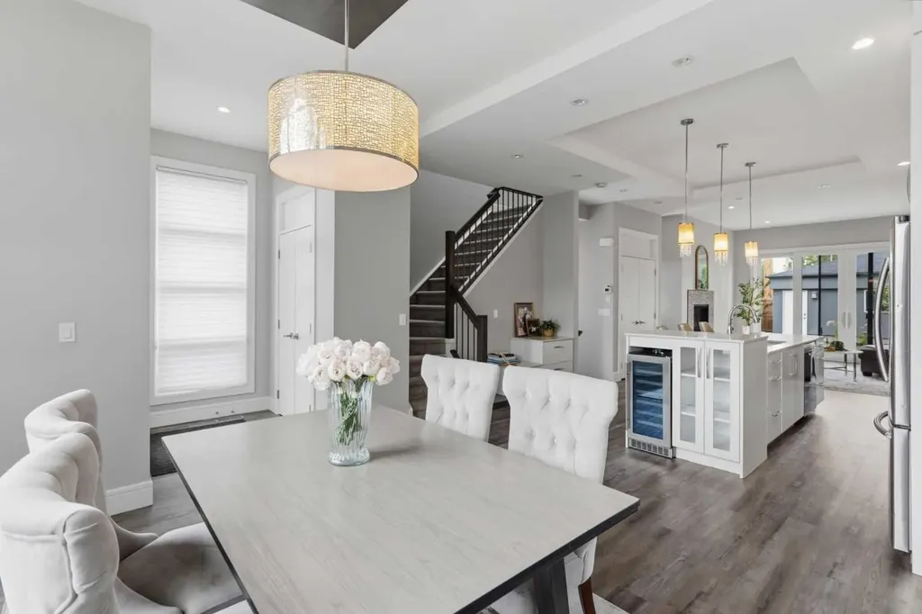 2052 46 Avenue SW Calgary AB T2T 2R9