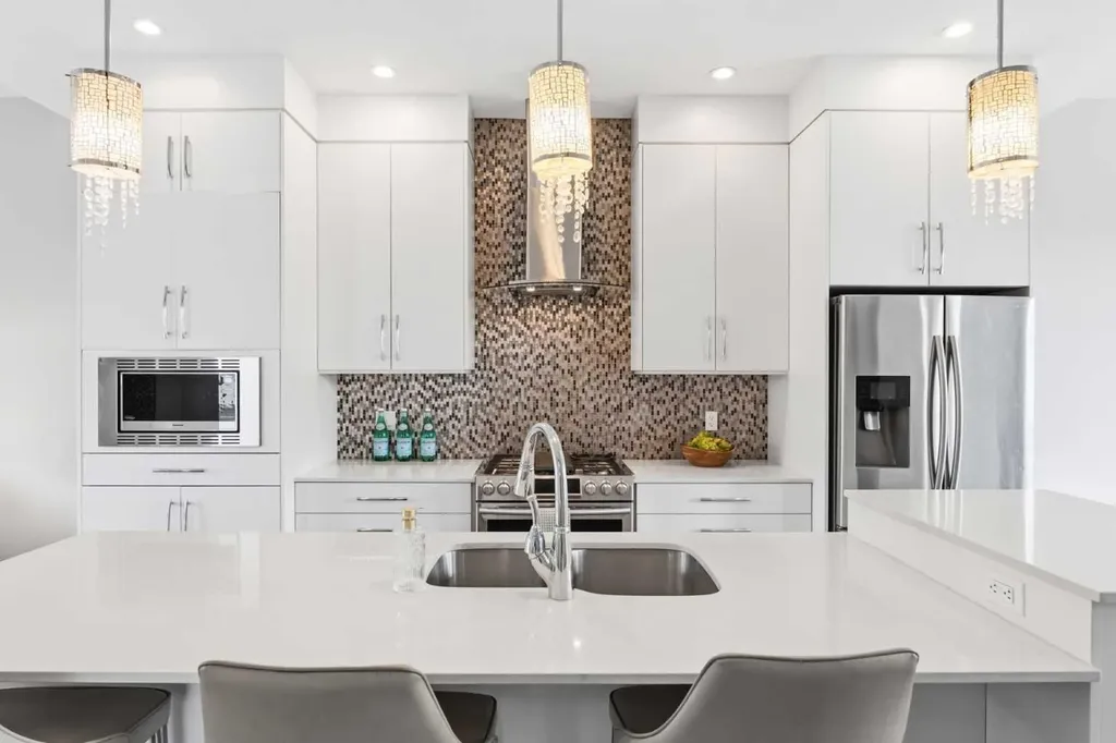 2052 46 Avenue SW Calgary AB T2T 2R9