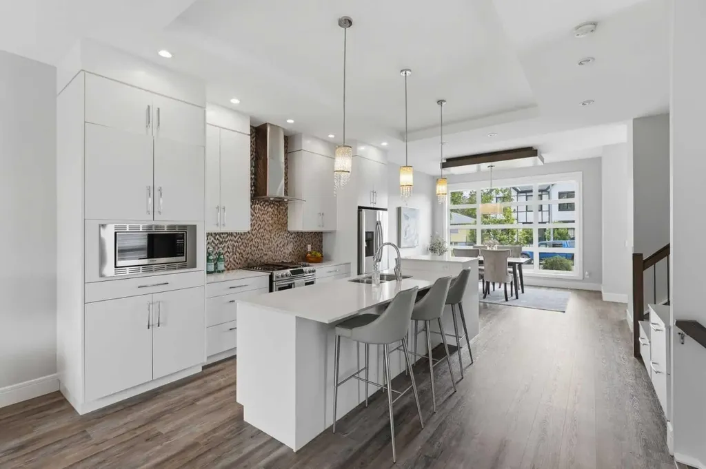 2052 46 Avenue SW Calgary AB T2T 2R9
