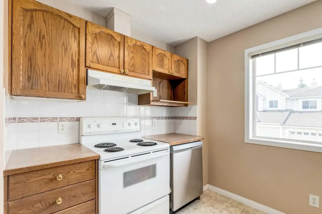 109 Hidden Creek Gardens NW Calgary AB T3A 6J4