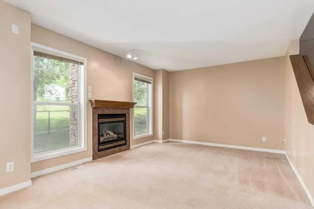 109 Hidden Creek Gardens NW Calgary AB T3A 6J4