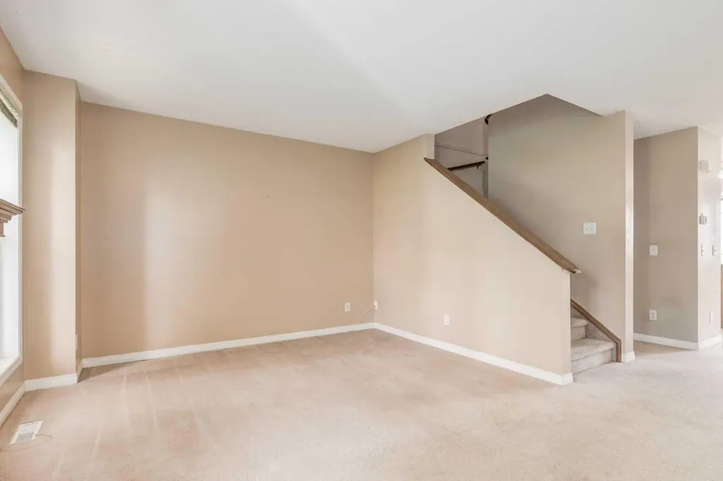 109 Hidden Creek Gardens NW Calgary AB T3A 6J4
