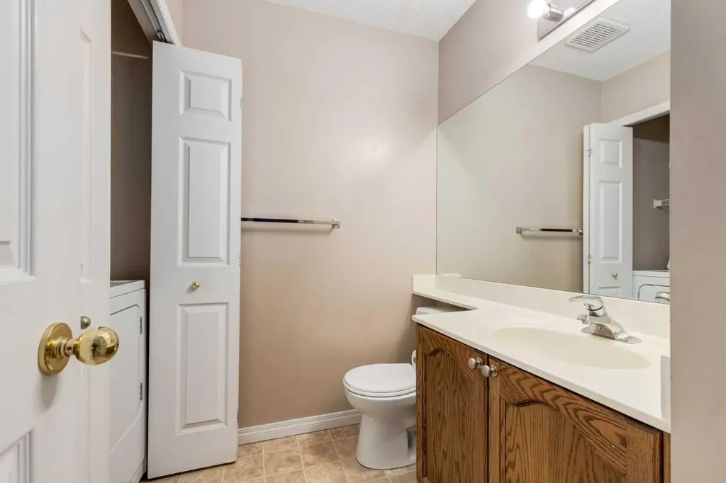 109 Hidden Creek Gardens NW Calgary AB T3A 6J4