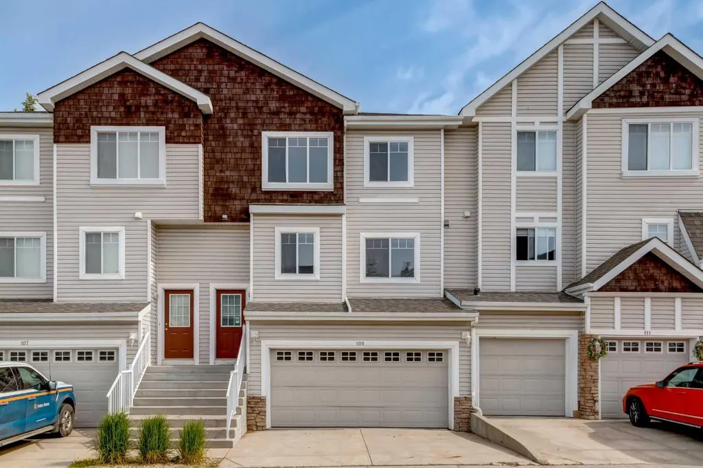 109 Hidden Creek Gardens NW Calgary AB T3A 6J4