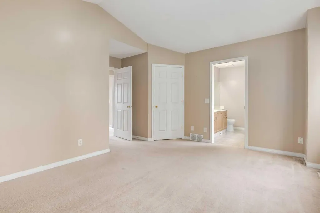 109 Hidden Creek Gardens NW Calgary AB T3A 6J4