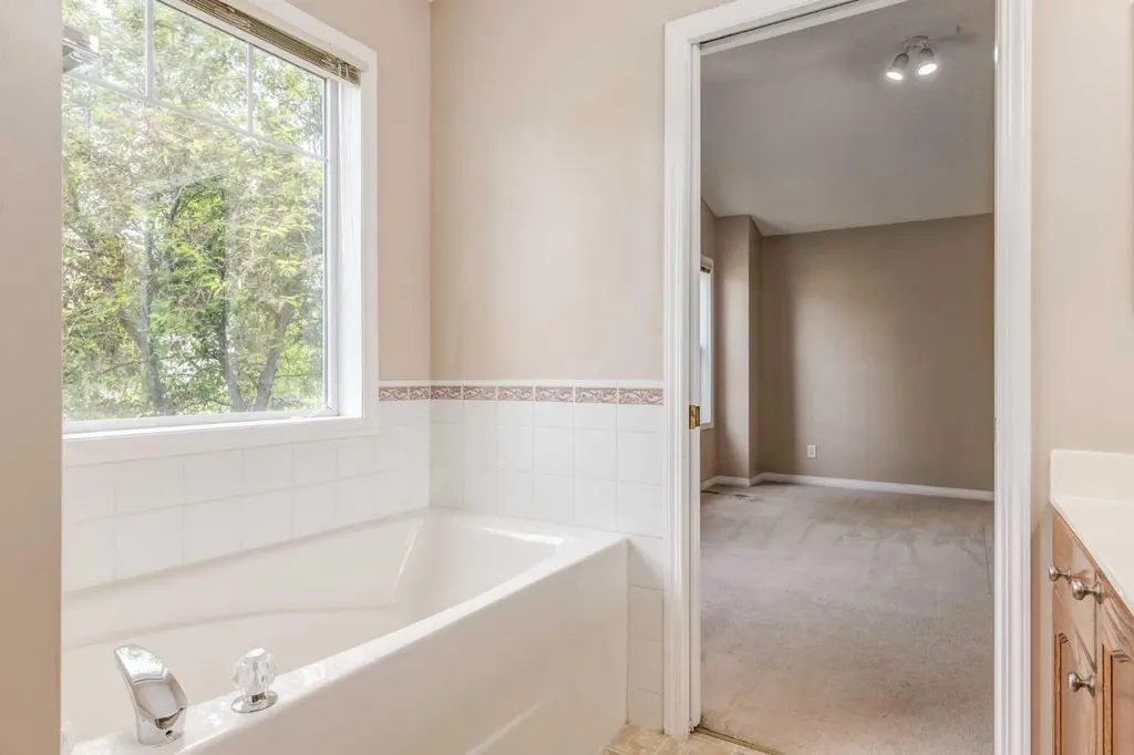 109 Hidden Creek Gardens NW Calgary AB T3A 6J4