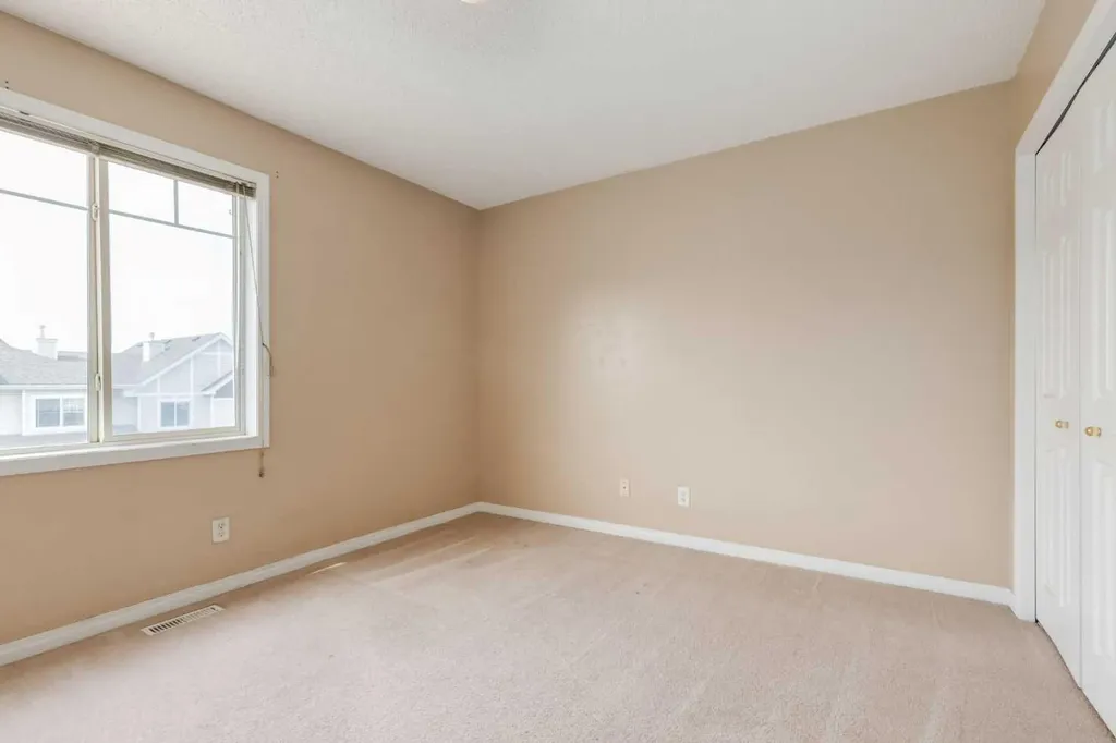 109 Hidden Creek Gardens NW Calgary AB T3A 6J4