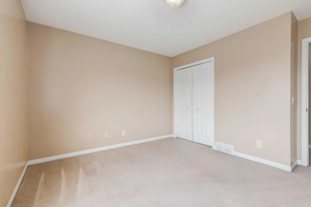109 Hidden Creek Gardens NW Calgary AB T3A 6J4