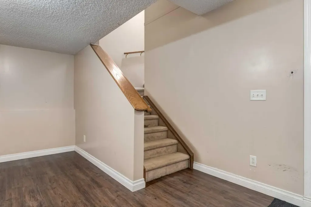 109 Hidden Creek Gardens NW Calgary AB T3A 6J4