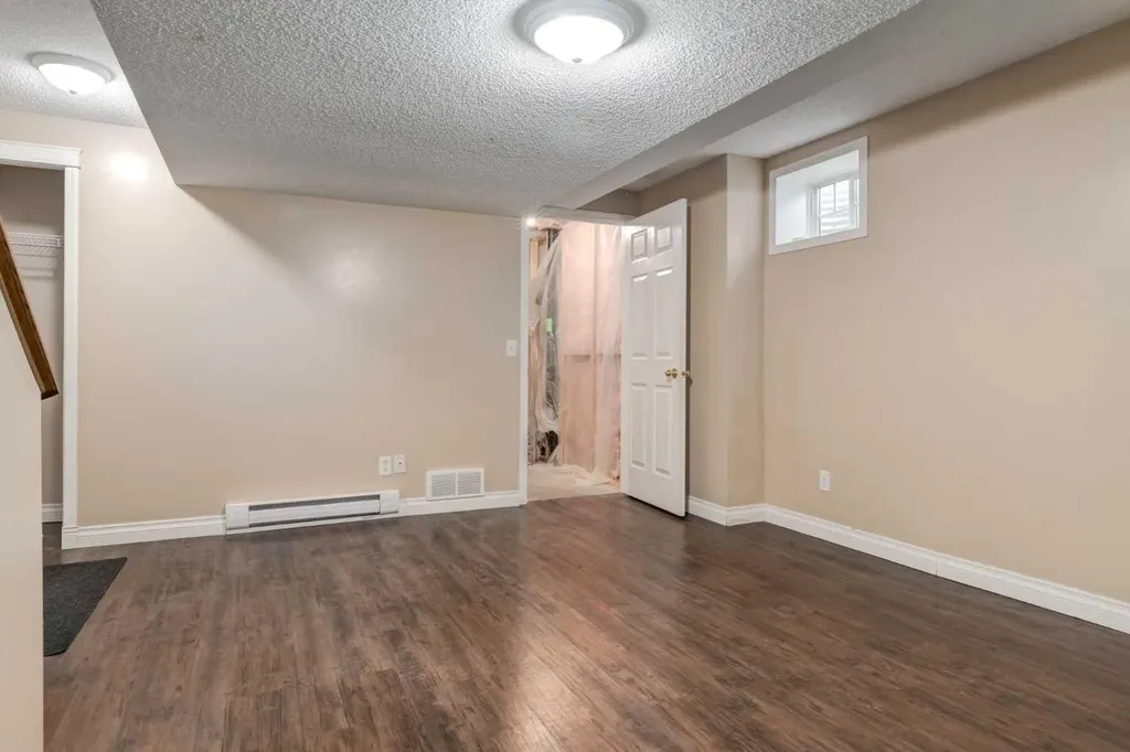 109 Hidden Creek Gardens NW Calgary AB T3A 6J4