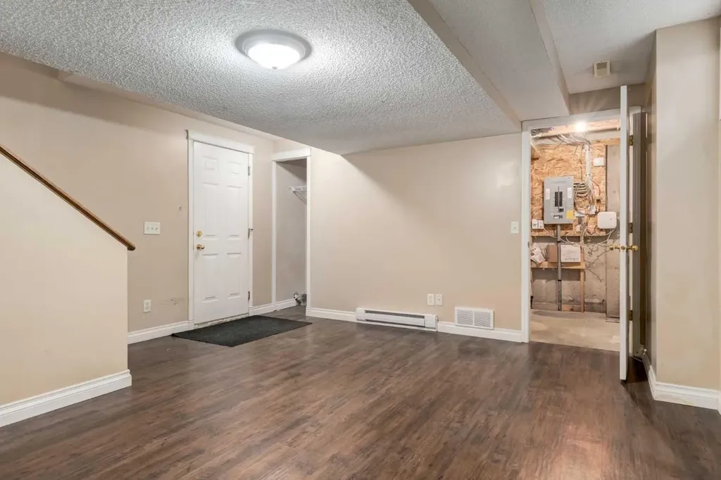 109 Hidden Creek Gardens NW Calgary AB T3A 6J4