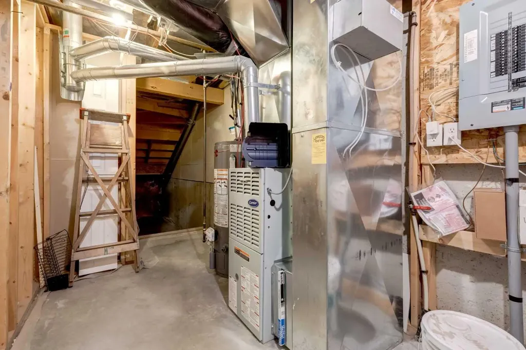 109 Hidden Creek Gardens NW Calgary AB T3A 6J4