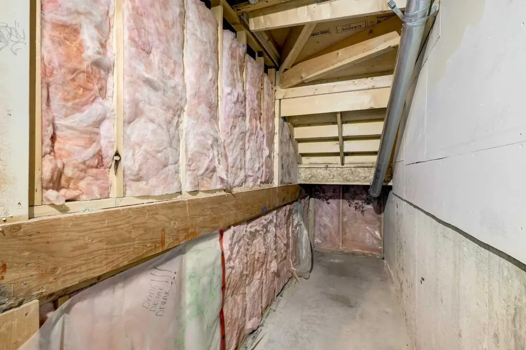 109 Hidden Creek Gardens NW Calgary AB T3A 6J4