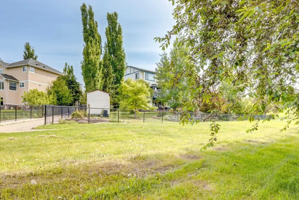 109 Hidden Creek Gardens NW Calgary AB T3A 6J4