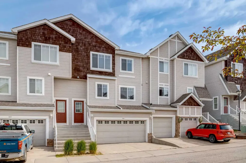 109 Hidden Creek Gardens NW Calgary AB T3A 6J4